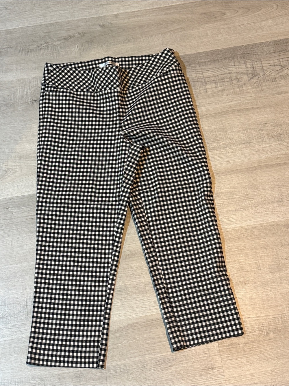 Black & White Gingham Cropped Pants - Women's